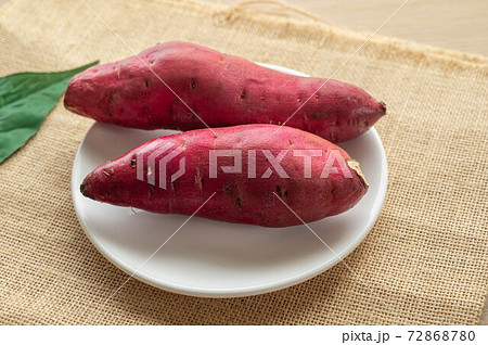 洗った生の紅あずま 72868780