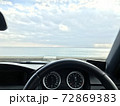 海辺の車内 72869383