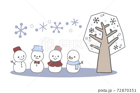 仲良く並んだ小さな雪だるまと雪の木のかわいい手描き風イラストのイラスト素材