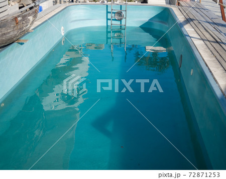 Children's plastic blue pool with water blue Children's plastic blue pool with water blue 72871253