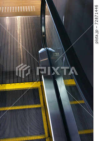 エスカレーターのイメージ 72871446