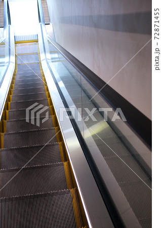 エスカレーターのイメージ 72871455