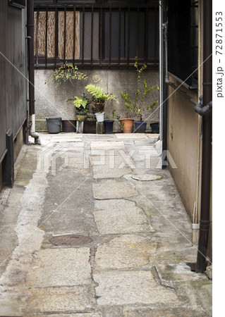 大阪市北区中崎町、路地風景、石畳の辻 大阪市北区中崎町、路地風景、石畳の辻 72871553