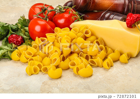 Italian pasta - raw pipe rigate Italian pasta - raw pipe rigate 72872101