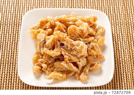 鶏皮の唐揚げ。 72872709