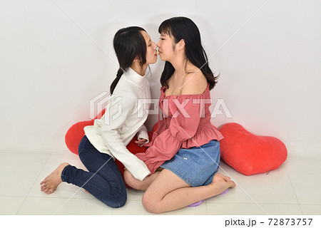 ポッキーゲームをする女性カップル4の写真素材