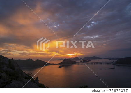 海 島 夕焼け 72875037