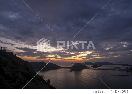 海 島 夕焼け 72875091