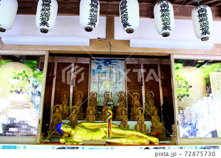 【広島】初夏の宮島弥山大聖院　釈迦涅槃堂の釈迦涅槃像と十六羅漢（正面） 72875730