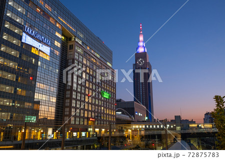 ペンギン広場から見る新宿の夕景 ※エディトリアル向け(2020年12月26日撮影) ペンギン広場から見る新宿の夕景 ※エディトリアル向け(2020年12月26日撮影) 72875783