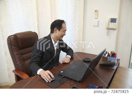 働くエグゼクティブ 働くエグゼクティブ 72875825