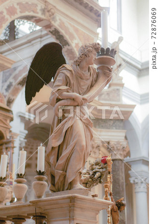 フィレンツェ 彫り 天使 女性の天使像 イタリア フィレンツェ 彫刻