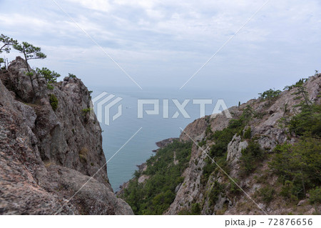 海 島 岩 72876656