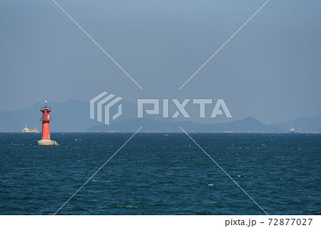 赤い灯台と海 赤い灯台と海 72877027
