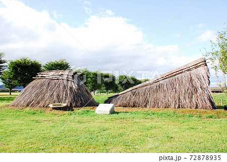 国指定史跡 志波城古代公園に再現された竪穴建物の兵舎(岩手県盛岡市) 72878935