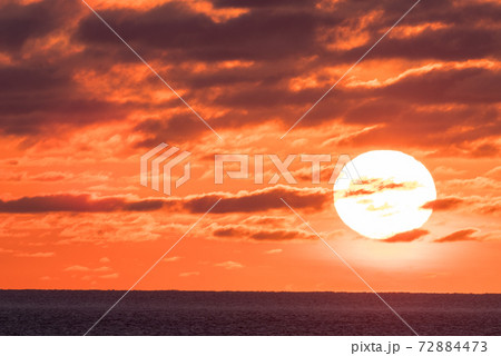 夕陽 日本海の夕暮れの写真素材