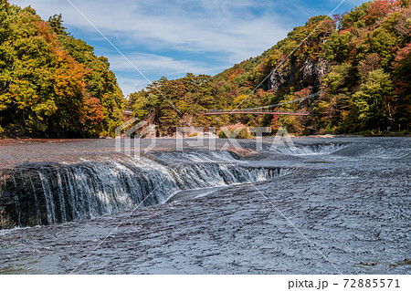 吹割の滝と紅葉 の写真素材