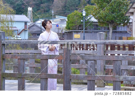 小江戸佐原の町並みと若く美しい着物女性 小江戸佐原の町並みと若く美しい着物女性 72885882