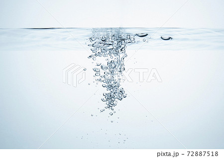 水のテクスチャー 水中での泡ぶくの写真素材