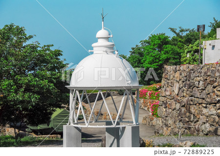 快晴の五色台 瀬戸内海歴史民俗資料館の白灯台 快晴の五色台 瀬戸内海歴史民俗資料館の白灯台 72889225