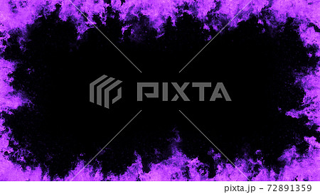 炎のフレーム　背景素材　上下左右枠　紫色　パープル 72891359