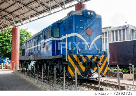台湾　苗栗市（ミャオリー）　苗栗鉄道文物展示館　R6号ディーゼル機関車 72892725