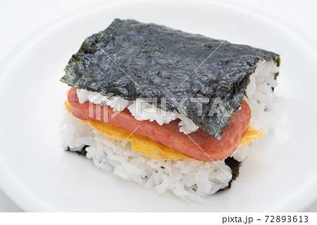 ポークたまごおにぎり　スパム　おにぎらず　おにぽー　おにぎりポーク 72893613