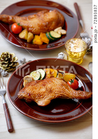 クリスマスのローストチキン ローストレッグ 鶏モモ肉焼き 鶏肉照り焼き クリスマス料理 チキン の写真素材 7237