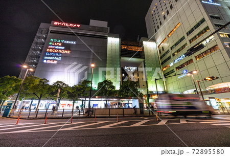日本の川崎都市景観 コロナ禍のクリスマスイブ。感染拡大が続くが人混みは…=24日、川崎駅前 日本の川崎都市景観 コロナ禍のクリスマスイブ。感染拡大が続くが人混みは…=24日、川崎駅前 72895580