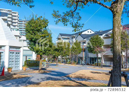 広い遊歩道　住環境の設計に力を入れた恵まれた街 72896532