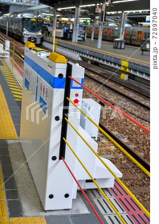 JR大阪駅の昇降ロープ式ホームドア JR大阪駅の昇降ロープ式ホームドア 72897040