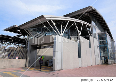 京王電鉄京王線飛田給駅、南口階段 72897932