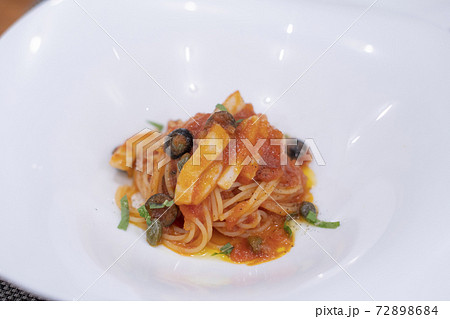 トマトソースのパスタ　パスタ　小麦粉　アレルギー食品　麺類　イタリアン 72898684