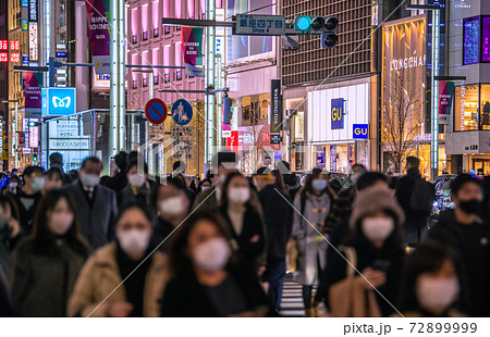日本の東京都市景観 新型コロナ・もはや市中感染・感染爆発。それでも、銀座には人、人…=12月23日 日本の東京都市景観 新型コロナ・もはや市中感染・感染爆発。それでも、銀座には人、人…=12月23日 72899999