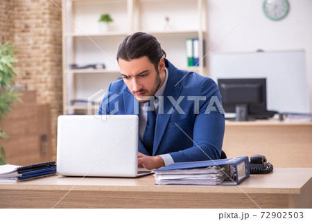 Young male businessman employee working in the office 72902503