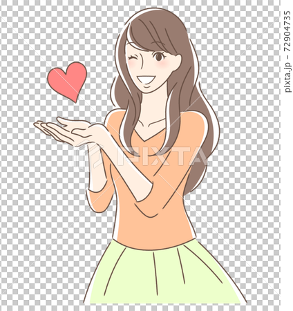 ハートを手のひらに浮かべる女性 72904735
