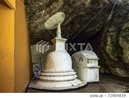 Ancient sacred Buddhist Stupa in Ella Temple in Ella town on the island of Sri Lanka 72904839