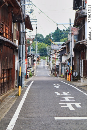岐阜県恵那市岩村町岩村城のふくろう商店街の古い町並み 72908515