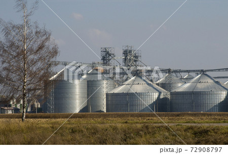 Grain elevators_ Grain elevators_ 72908797