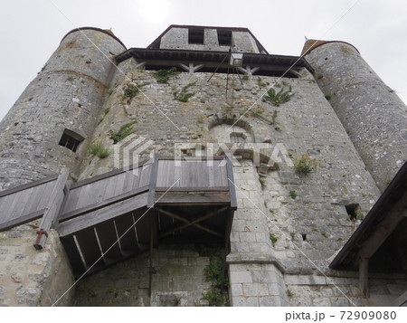 世界遺産 フランス プロヴァン セザール塔を見上げる 世界遺産 フランス プロヴァン セザール塔を見上げる 72909080