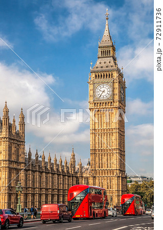 Big Ben with red buses on the bridge duringの写真素材