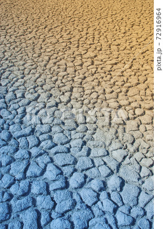 Dry soil Dry soil 72916964