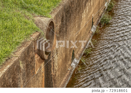Exit of sewer pipe 72918601