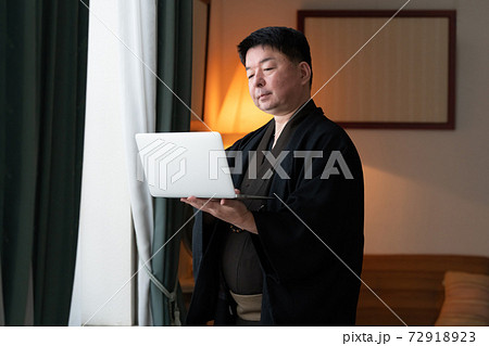 男性 社長 ビジネス ミドル 着物 書斎 男性 社長 ビジネス ミドル 着物 書斎 72918923