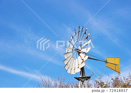 水汲み用の風車 72918937