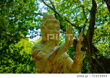 スイティエン公園の彫像　如来菩薩【ベトナムイメージ】 72919464