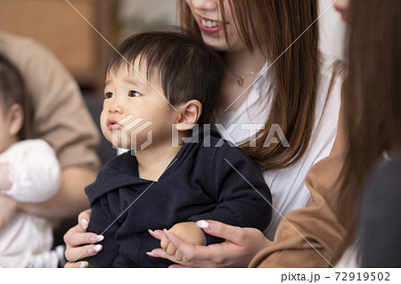 ママ友と男の子 72919502