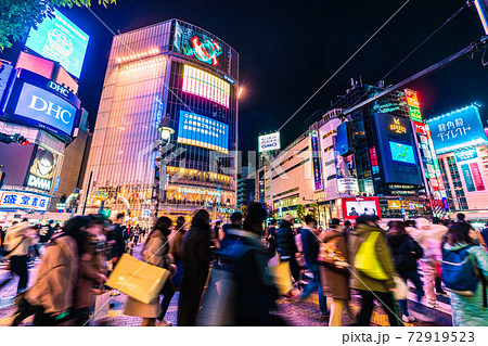 日本の東京都市景観 東京で949人感染。もはや感染爆発。それでも、脅威の人、人…=渋谷、12月26日 日本の東京都市景観 東京で949人感染。もはや感染爆発。それでも、脅威の人、人…=渋谷、12月26日 72919523