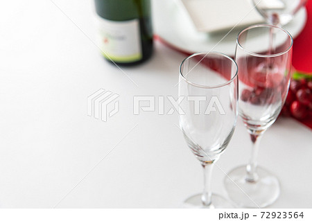 テーブルウエア ワイングラス 白背景イメージ素材の写真素材