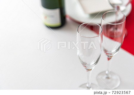 テーブルウエア ワイングラス 白背景イメージ素材 72923567